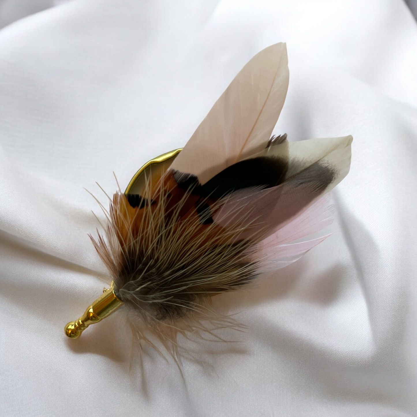 Pale Pink & Natural Feather Lapel Pin (CFLP141)