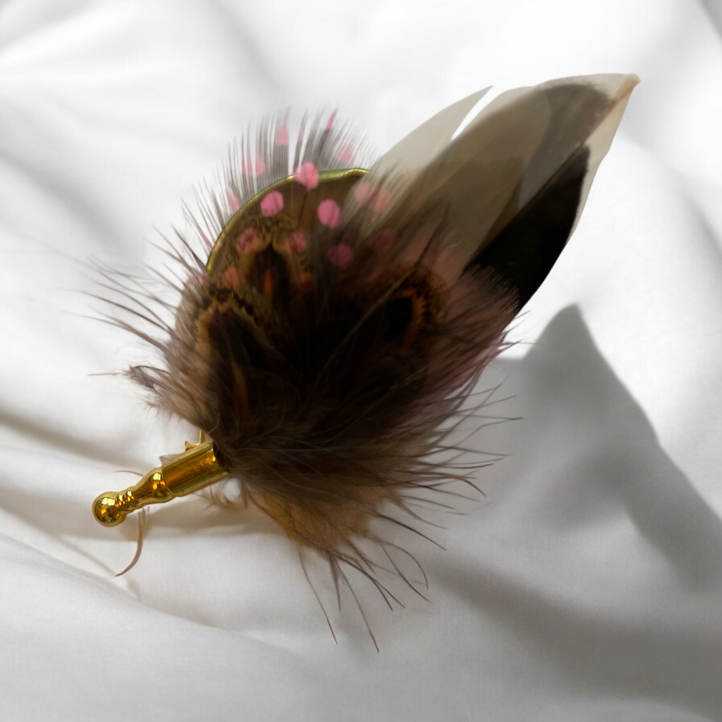 Pale Pink & Natural Feather Lapel Pin (CFLP144)